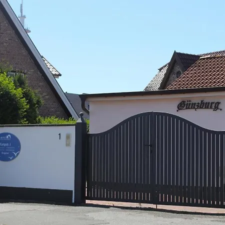 Kampstraße 1, *